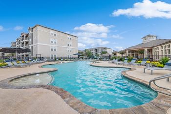 swimming pool at Retreat at Magnolia